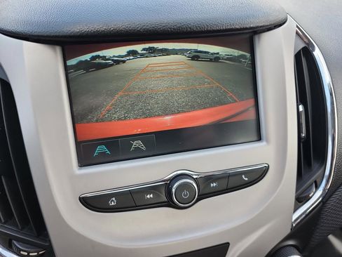 Used 2017 Chevrolet Cruze LS FWD image 25