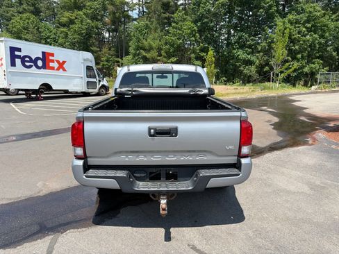 Used 2017 Toyota Tacoma TRD Sport w/ Tow Package (A/T) AWD/4WD image 6