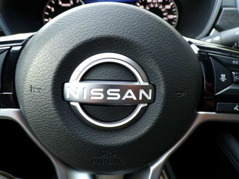 Used 2024 Nissan Altima 2.5 SV w/ SV Premium Package FWD image 32