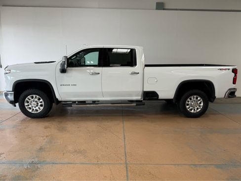 Used 2024 Chevrolet Silverado 2500 LTZ AWD/4WD image 2