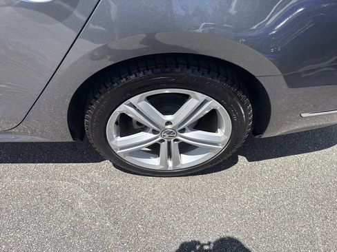 Used 2019 Volkswagen Passat 2.0T Wolfsburg w/ Wheels & Sunroof Package FWD image 15