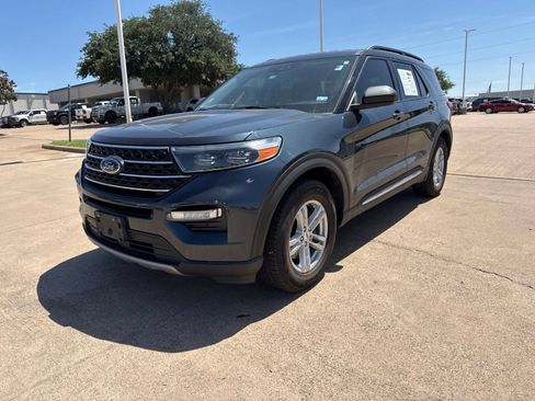 Used 2022 Ford Explorer XLT w/ Equipment Group 202A RWD image 3