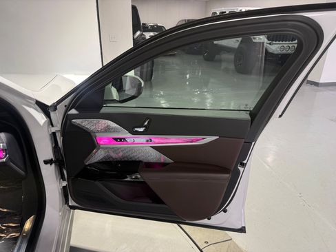 Used 2023 BMW i7 xDrive60 w/ Executive Package 2 AWD/4WD image 58