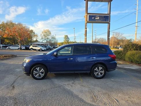 Used 2020 Nissan Pathfinder SV image 9
