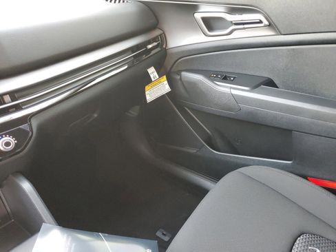 New 2026 Kia Sportage LX w/ LX Convenience Package AWD/4WD image 15