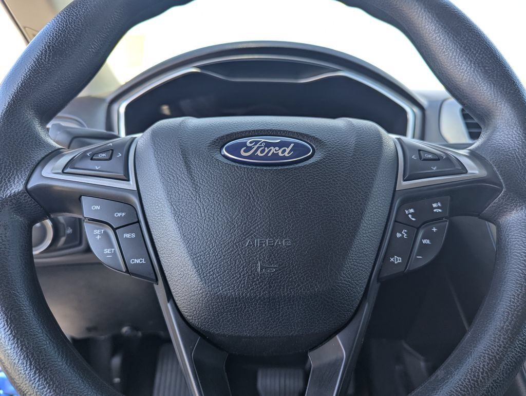 Used 2017 Ford Fusion SE w/ Fusion SE Technology Package FWD image 20
