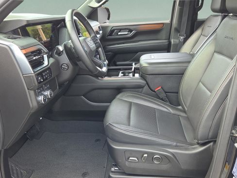 Used 2025 GMC Yukon Denali AWD/4WD image 9