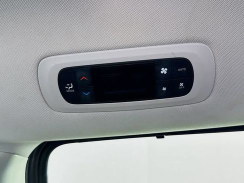 Used 2022 Chrysler Pacifica Touring-L FWD image 24