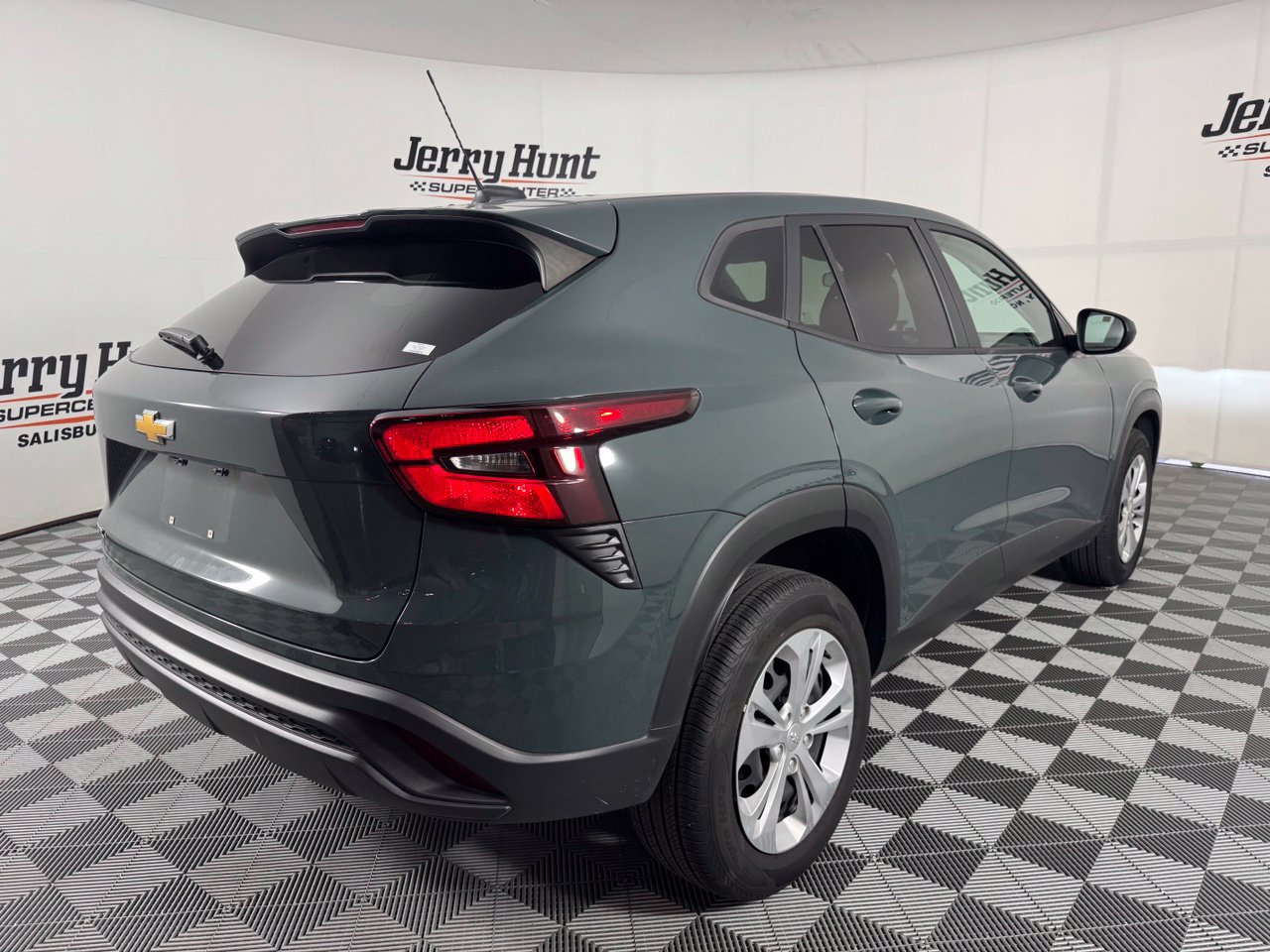 Used 2025 Chevrolet Trax LS FWD image 7