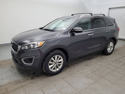 Used 2017 Kia Sorento LX image 2
