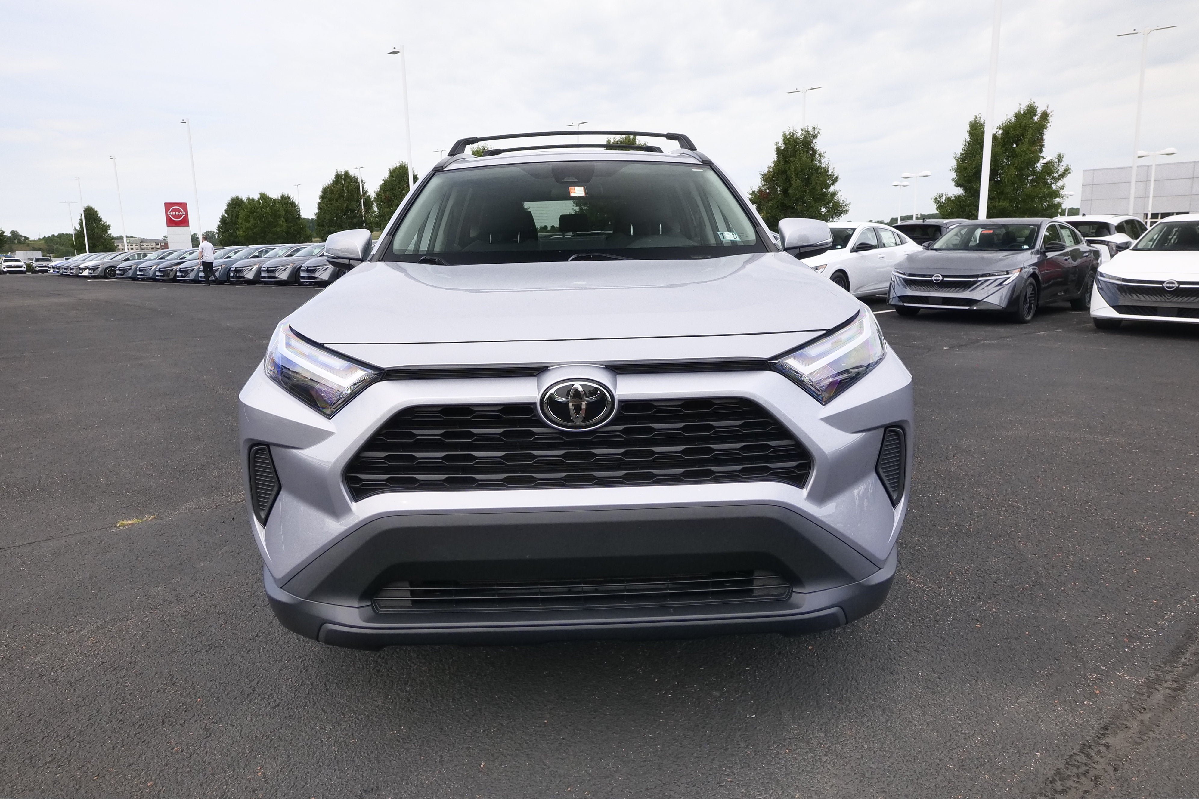 Used 2023 Toyota RAV4 XLE AWD/4WD image 3