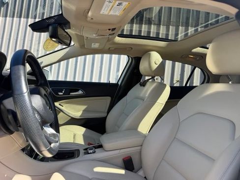 Used 2020 Mercedes-Benz GLA 250 4MATIC w/ Premium Package image 15