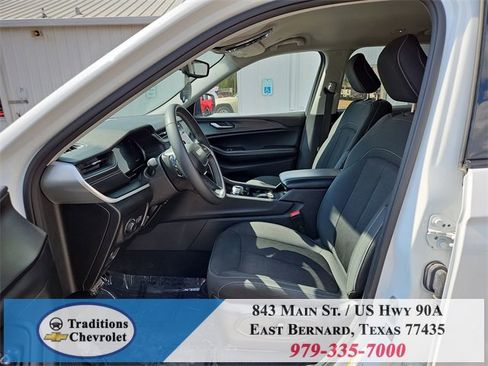 Used 2023 Jeep Grand Cherokee L Laredo image 18