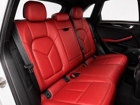 Used 2018 Porsche Macan Sport Edition AWD/4WD image 17