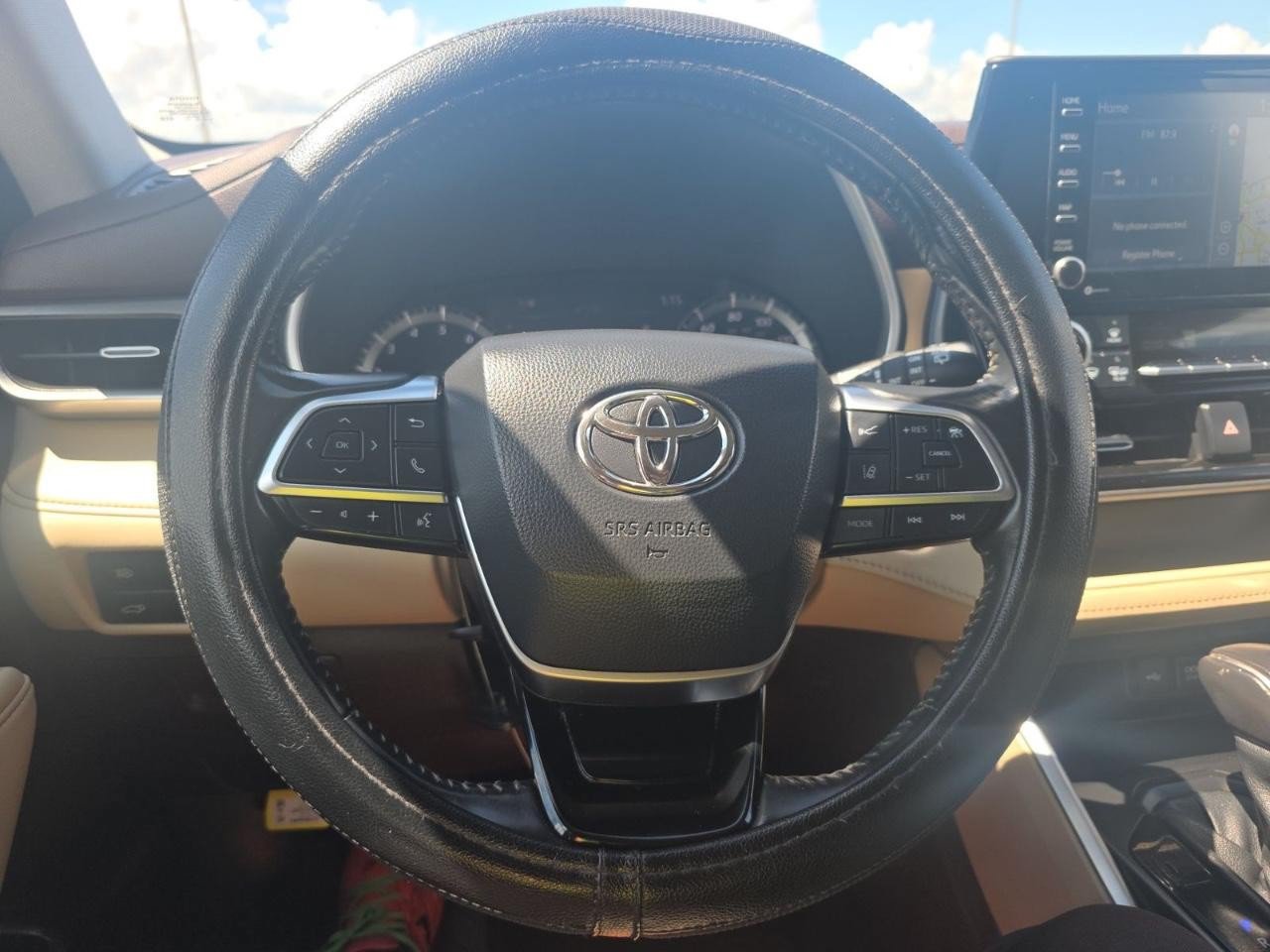 Used 2021 Toyota Highlander XLE AWD/4WD image 8