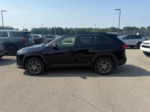 Used 2022 Toyota RAV4 XLE Premium AWD/4WD image 9