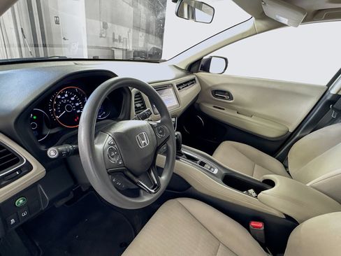 Used 2018 Honda HR-V EX image 9