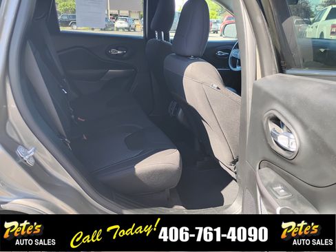 Used 2019 Jeep Cherokee Latitude w/ Popular Appearance Group AWD/4WD image 15