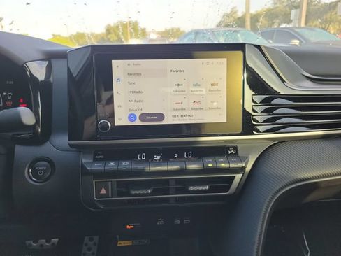 Used 2025 Toyota Camry SE FWD image 19