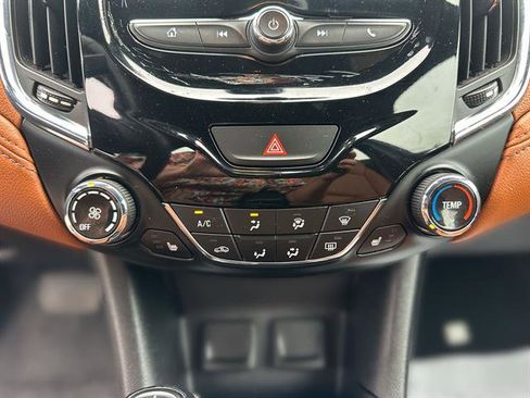 Used 2018 Chevrolet Cruze Premier image 16