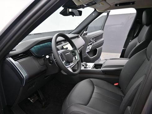 New 2025 Land Rover Range Rover Long Wheelbase SE image 27