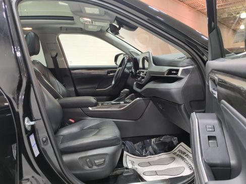 Used 2021 Toyota Highlander Platinum AWD/4WD image 10