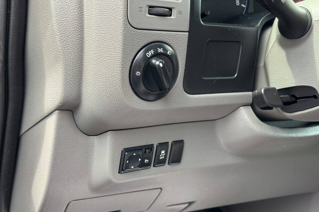 Used 2018 Nissan NV 3500 SV w/ Navigation Package RWD image 22