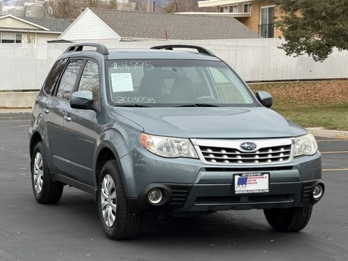 Used 2013 Subaru Forester 2.5X Premium w/ Popular Pkg 2 AWD/4WD image 2