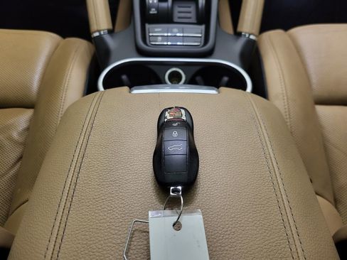 Used 2018 Porsche Cayenne Platinum Edition image 51