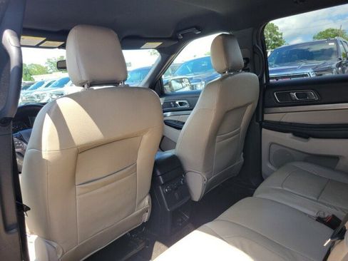 Used 2018 Ford Explorer XLT w/ Equipment Group 201A FWD image 26