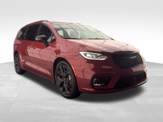 Used 2025 Chrysler Pacifica Limited FWD image 4