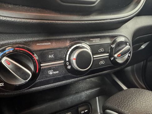 Used 2025 Kia Soul LX FWD image 22