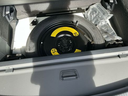 Used 2022 Volkswagen Tiguan SE image 24