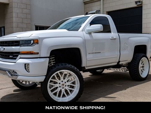 Used 2018 Chevrolet Silverado 1500 LT w/ LT Convenience Package AWD/4WD image 4