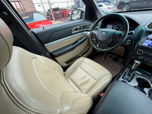 Used 2017 Ford Explorer XLT w/ Equipment Group 202A FWD image 48