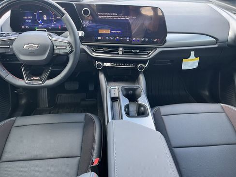 New 2025 Chevrolet Equinox EV RS image 9