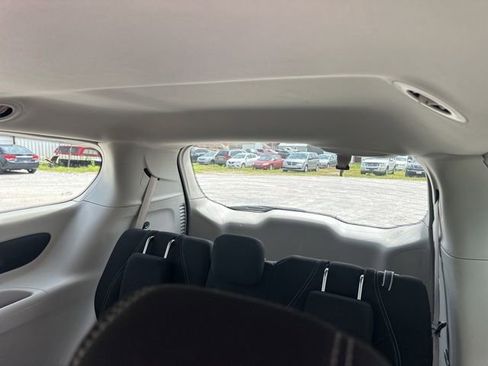 Used 2022 Chrysler Voyager LX FWD image 25