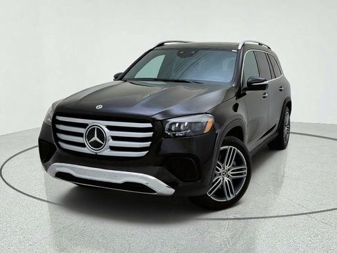 Used 2025 Mercedes-Benz GLS 450 4MATIC image 2