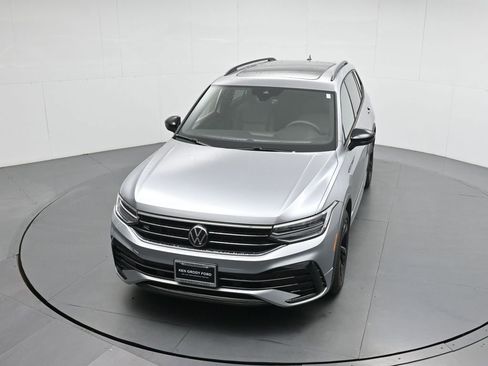Used 2024 Volkswagen Tiguan SE R-Line image 38