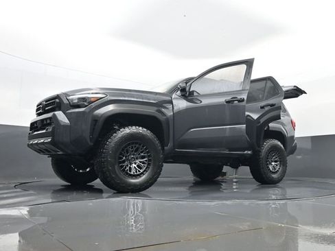 Used 2025 Toyota 4Runner SR5 AWD/4WD image 32