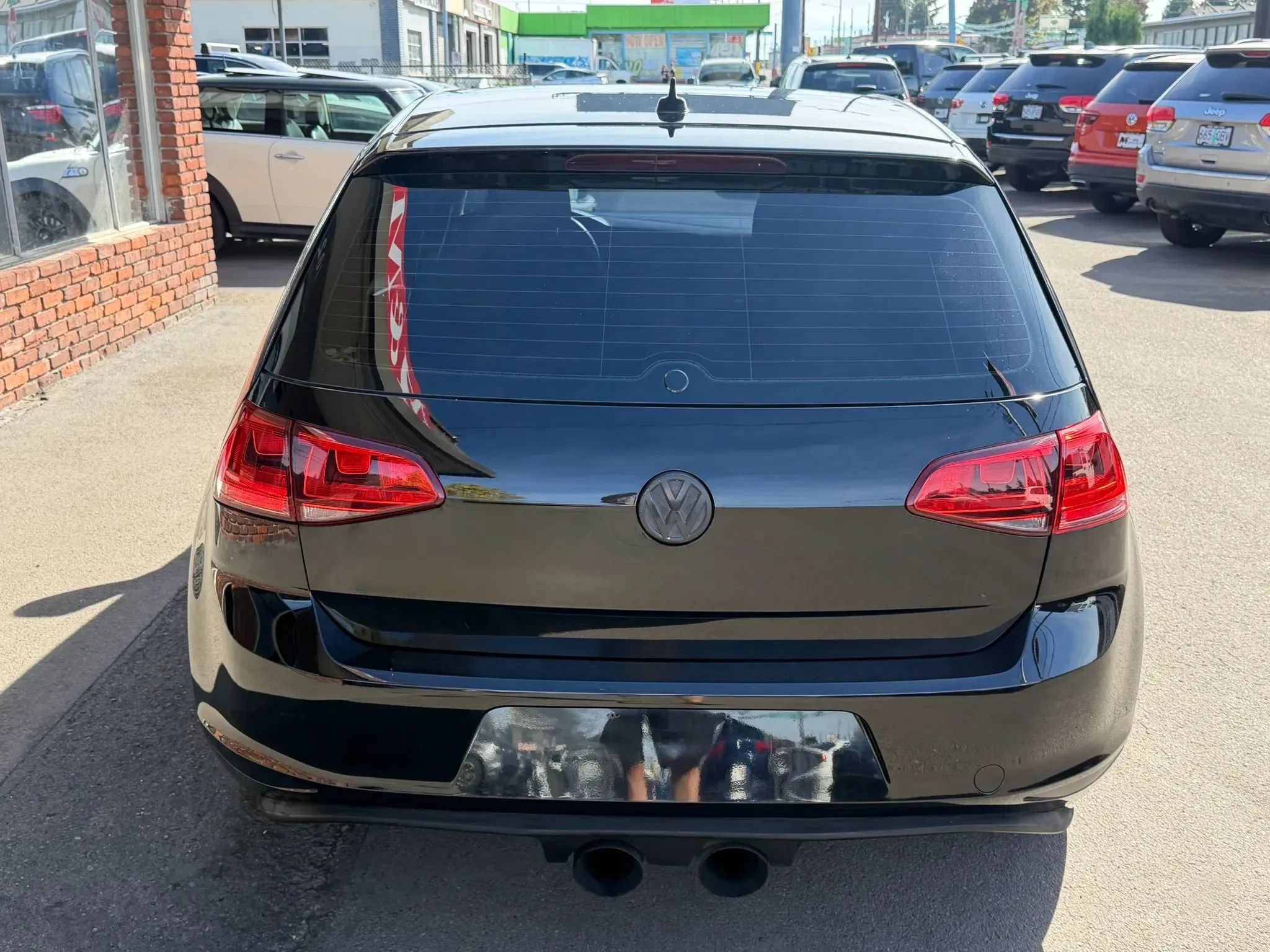 Used 2016 Volkswagen Golf S FWD image 4