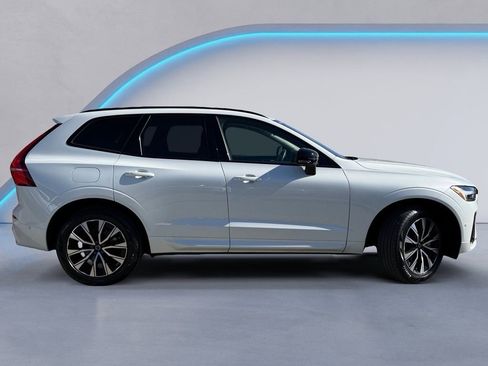 Certified 2025 Volvo XC60 B5 Plus image 3
