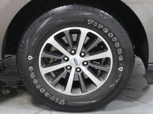 Used 2019 Ford Expedition XLT w/ Equipment Group 201A AWD/4WD image 12