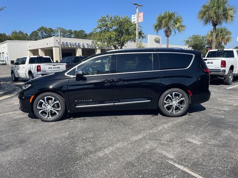 New 2026 Chrysler Pacifica Pinnacle image 4