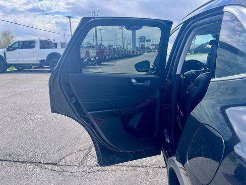 Used 2022 Ford Escape Titanium AWD/4WD image 14