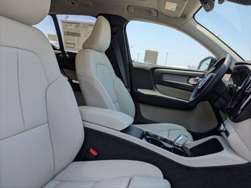 New 2026 Volvo XC40 B5 Ultra w/ Climate Package AWD/4WD image 14