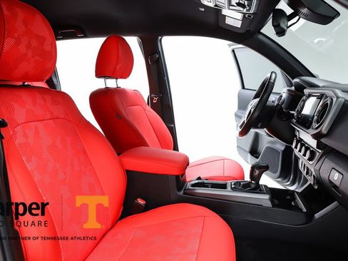 Used 2019 Toyota Tacoma TRD Off-Road w/ Technology Package AWD/4WD image 35