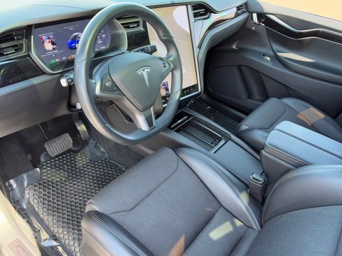 Used 2018 Tesla Model X 75D image 16