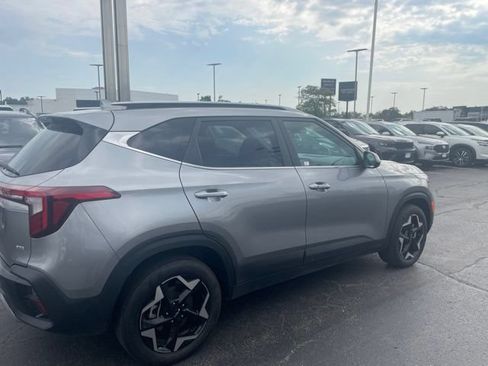 Used 2024 Kia Seltos EX AWD/4WD image 2