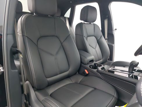 New 2026 Porsche Macan image 12